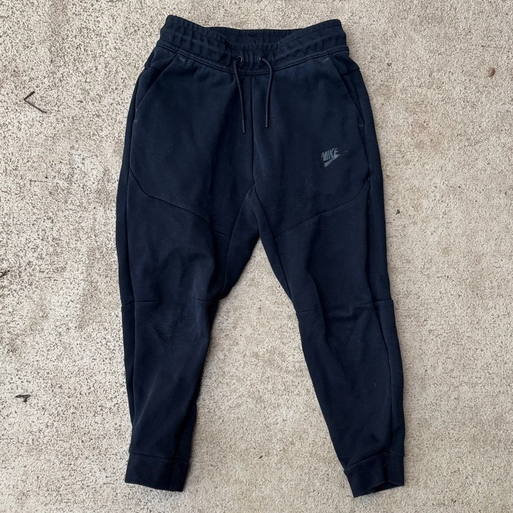 Nike Black Fleece Standard Fit Kid’s Joggers size Small